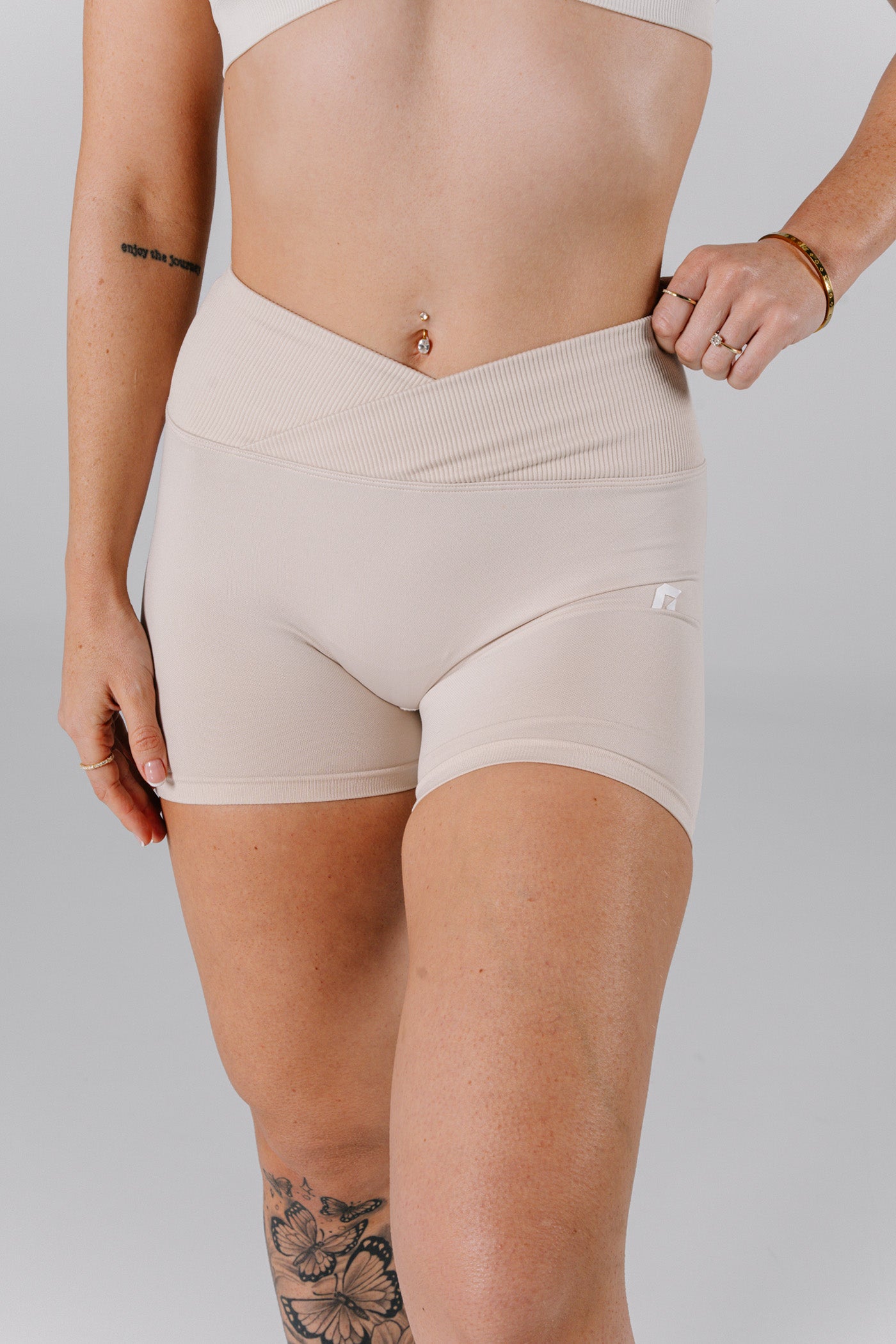 SCULPT AND SUPPORT SHORTS